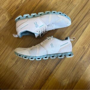 LAST CHANCE SALE! On-Running Womens Cloud Waterproof Rose/Lunar Running Shoe W10